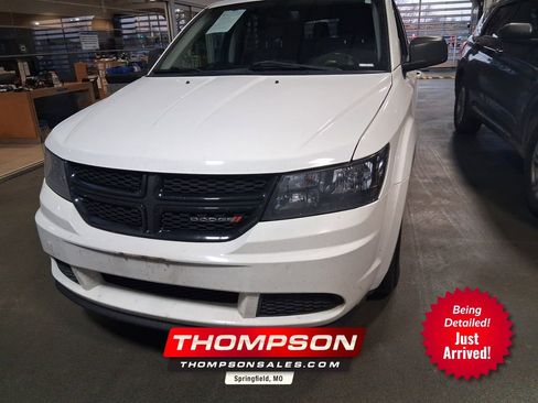 Used 2020 Dodge Journey SE w/ SE Popular Equipment Group image 1