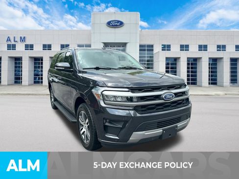 Used 2024 Ford Expedition XLT RWD image 3
