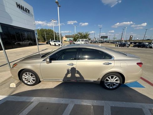 Used 2010 Lexus ES 350 w/ Preferred Accessory Package FWD image 9