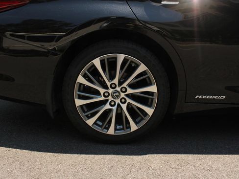 Used 2019 Lexus ES 300h w/ Premium Package FWD image 5