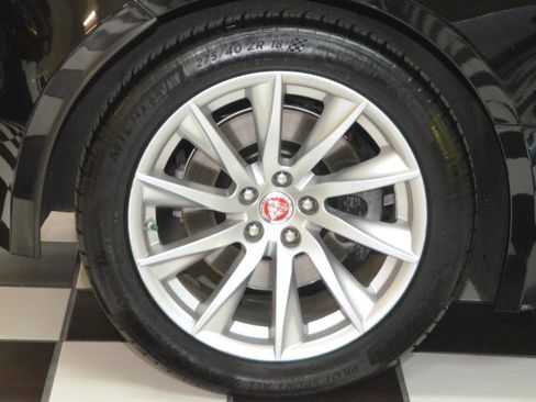 Used 2016 Jaguar F-TYPE Convertible image 17