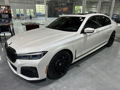 Used 2020 BMW 745e xDrive AWD/4WD image 1