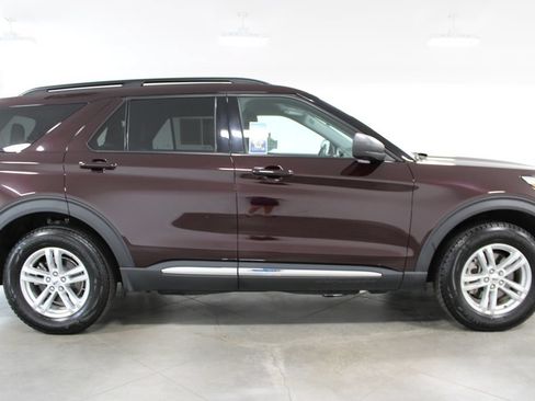 Used 2023 Ford Explorer XLT w/ Equipment Group 202A AWD/4WD image 13