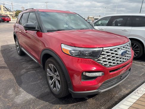 Used 2020 Ford Explorer Platinum w/ Premium Technology Package image 3