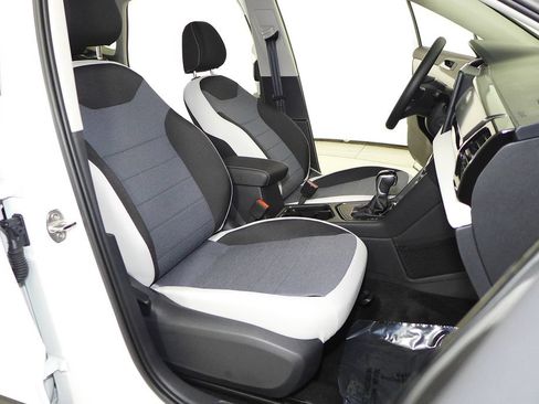 Certified 2025 Volkswagen Taos S FWD image 18