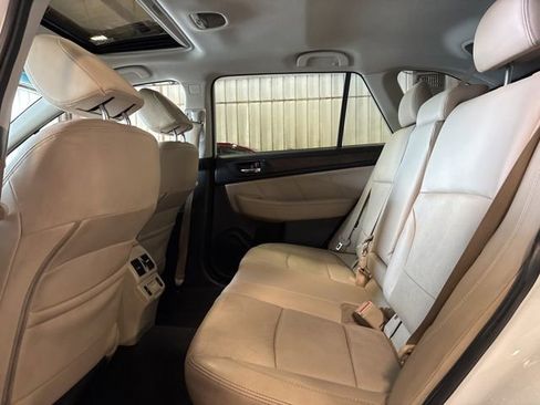 Used 2018 Subaru Outback 2.5i Limited AWD/4WD image 14