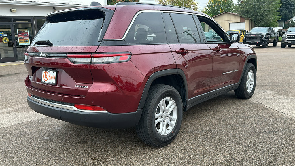Used 2025 Jeep Grand Cherokee Laredo w/ Luxury Tech Group I AWD/4WD image 8