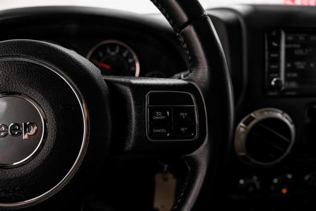 Used 2018 Jeep Wrangler Sahara w/ Connectivity Group AWD/4WD image 16