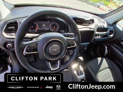 Used 2022 Jeep Renegade Latitude w/ Sun/Sound Group AWD/4WD image 11