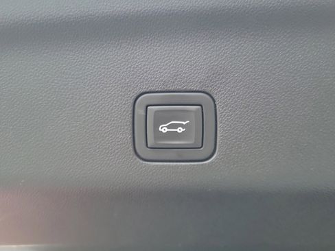 Used 2024 Chevrolet Suburban LT image 12