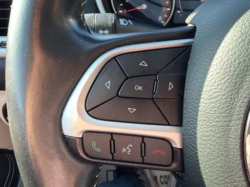 Used 2019 Jeep Compass Latitude FWD image 12