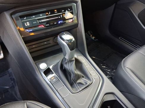 Certified 2023 Volkswagen Tiguan SE R-Line FWD image 22
