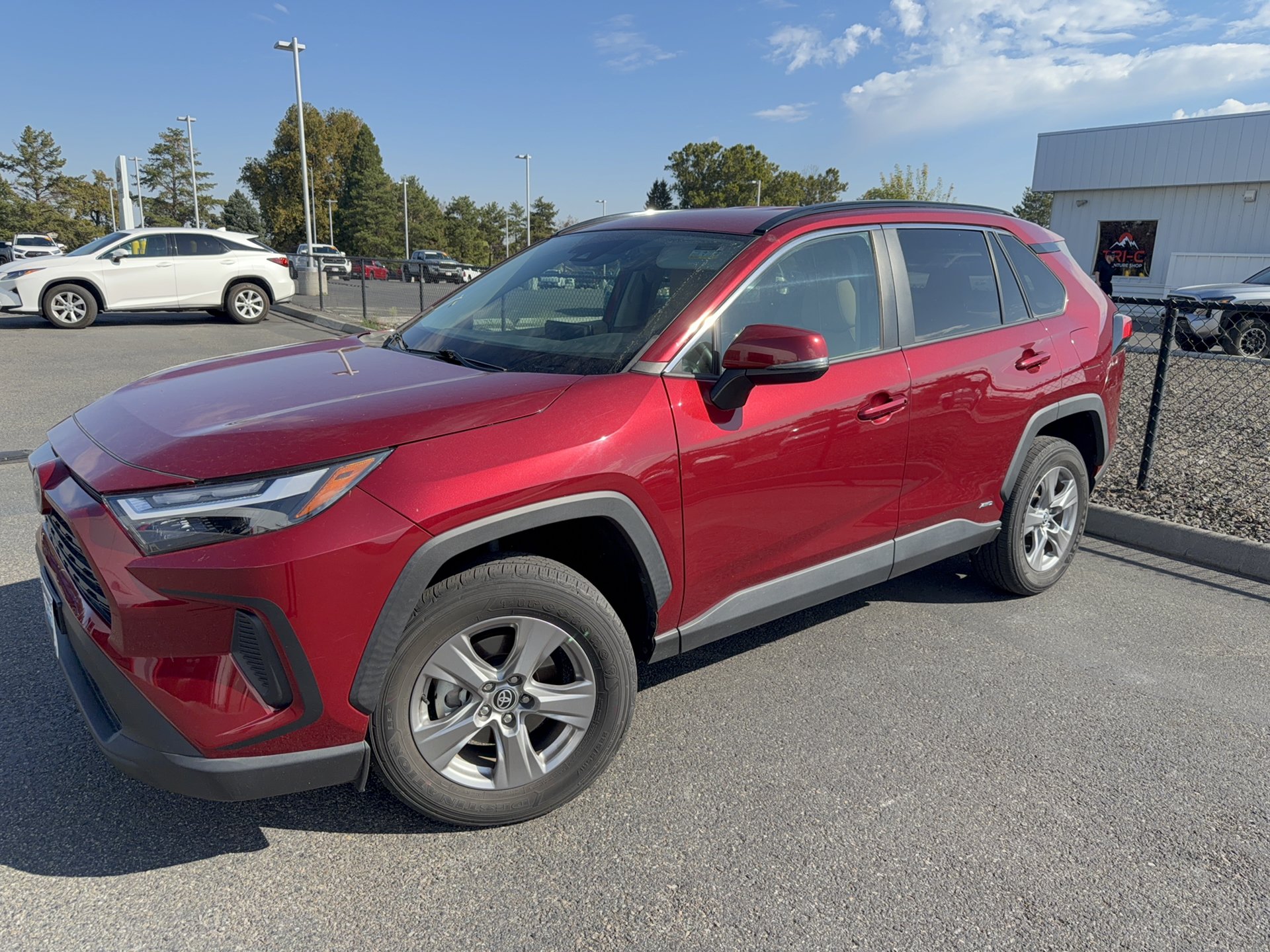 Certified 2022 Toyota RAV4 XLE w/ XLE Grade Weather Package AWD/4WD image 33