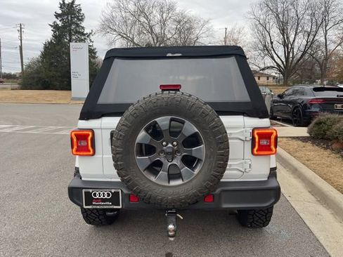 Used 2018 Jeep Wrangler Unlimited Sahara image 6