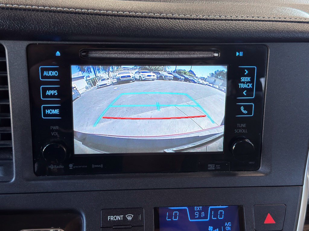 Used 2017 Toyota Sienna XLE Premium FWD image 13