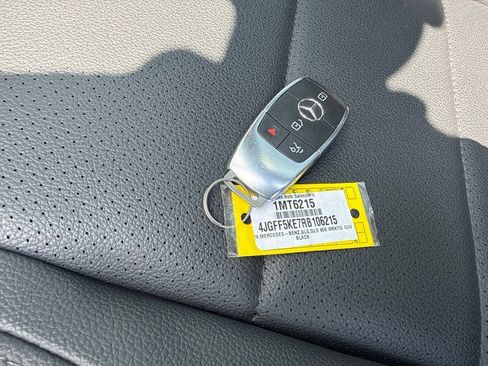 Used 2024 Mercedes-Benz GLS 450 4MATIC image 9