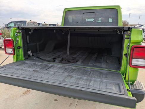 Used 2025 Jeep Gladiator Sport image 24