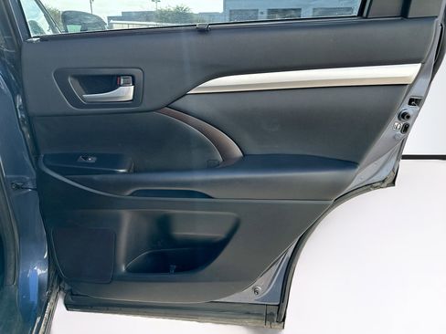 Used 2018 Toyota Highlander XLE image 33