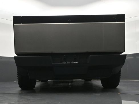 Used 2024 Tesla Cybertruck AWD Crew Cab image 30
