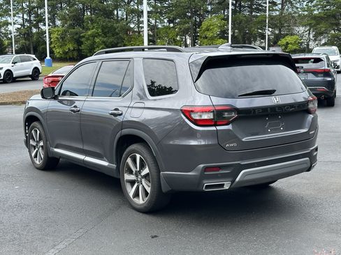 Used 2025 Honda Pilot Elite image 11