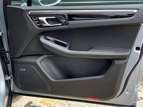 New 2025 Porsche Macan image 29