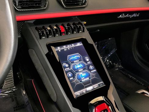 Used 2022 Lamborghini Huracan EVO image 11