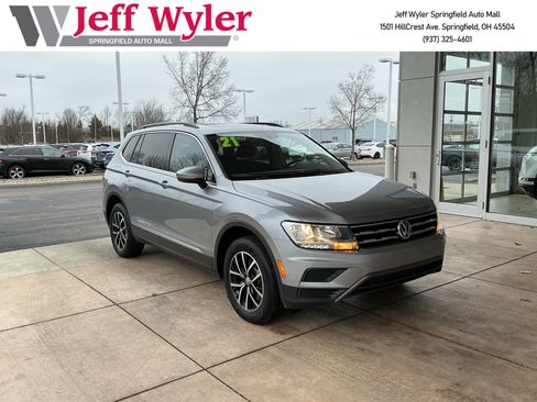 Used 2021 Volkswagen Tiguan SE w/ Panoramic Sunroof Package image 1
