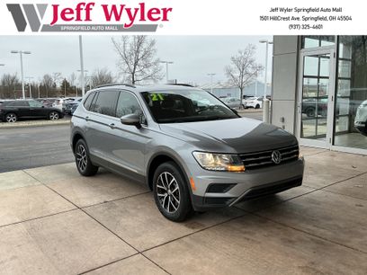 Used 2021 Volkswagen Tiguan SE w/ Panoramic Sunroof Package