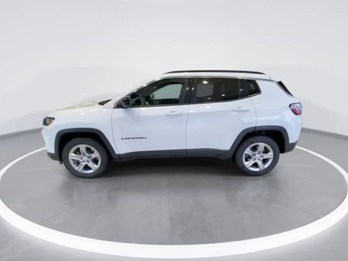 Used 2024 Jeep Compass Latitude image 5