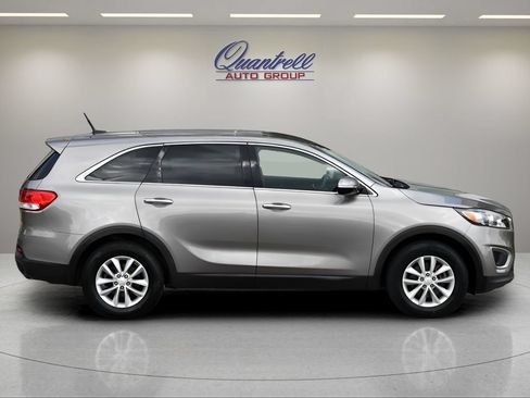 Used 2017 Kia Sorento L FWD image 3