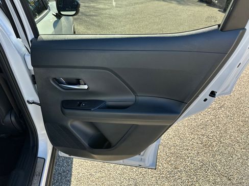 Used 2026 Nissan Kicks SR w/ Illumination Package image 16