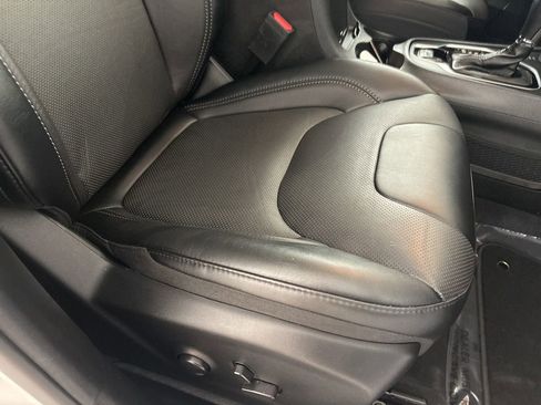 Used 2022 Jeep Cherokee Limited image 28