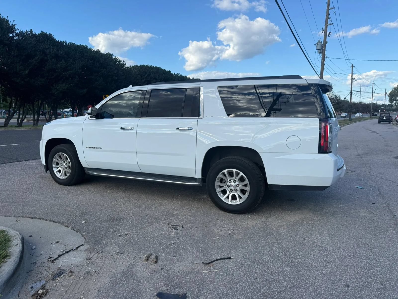 Used 2016 GMC Yukon XL SLE w/ Convenience Package RWD image 5