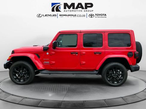 Used 2024 Jeep Wrangler Unlimited Sahara AWD/4WD image 2