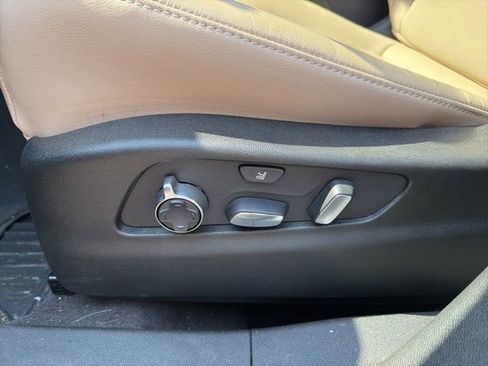 Used 2024 Cadillac XT4 Premium Luxury FWD image 20