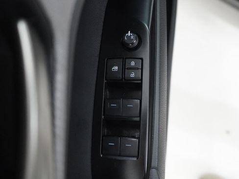 Used 2025 Toyota Camry SE FWD image 11