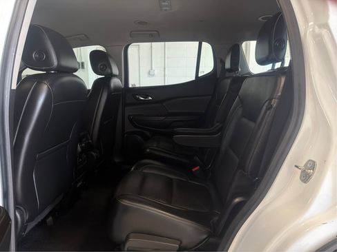 Used 2019 GMC Acadia SLT AWD/4WD image 10