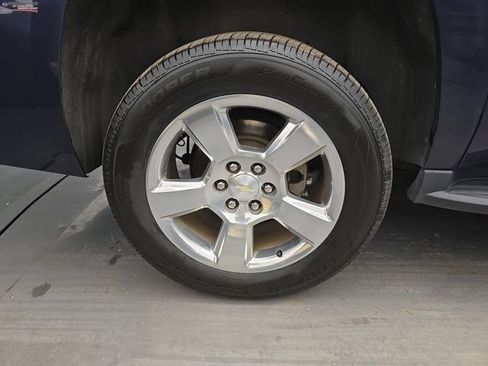 Used 2017 Chevrolet Suburban LT image 20