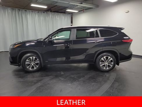 Used 2023 Toyota Highlander XLE AWD/4WD image 5