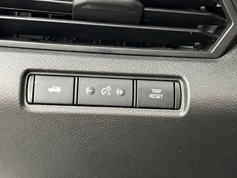 Used 2025 Nissan Altima 2.5 SV FWD image 42