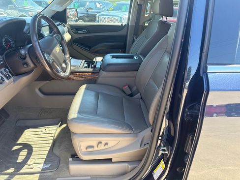 Used 2018 Chevrolet Suburban Premier AWD/4WD image 25