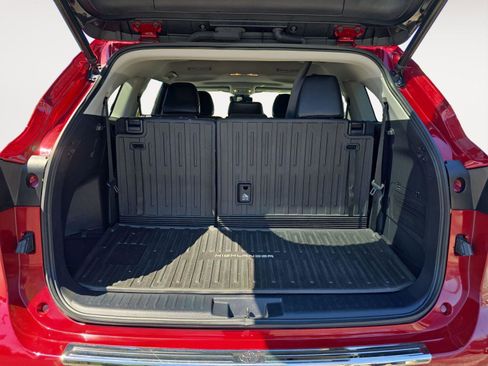 Used 2022 Toyota Highlander XLE image 13