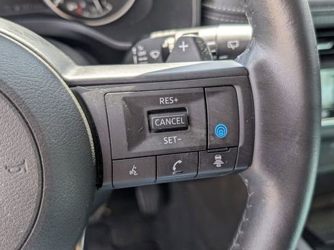 Used 2024 Nissan Rogue SV w/ SV Premium Package image 17