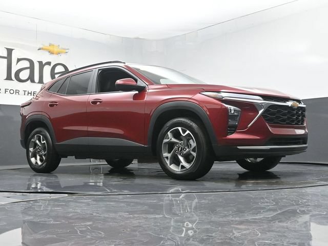 Used 2025 Chevrolet Trax LT w/ Driver Confidence Package FWD image 2