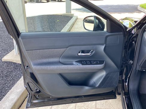 Certified 2025 Nissan Kicks SV AWD/4WD image 20