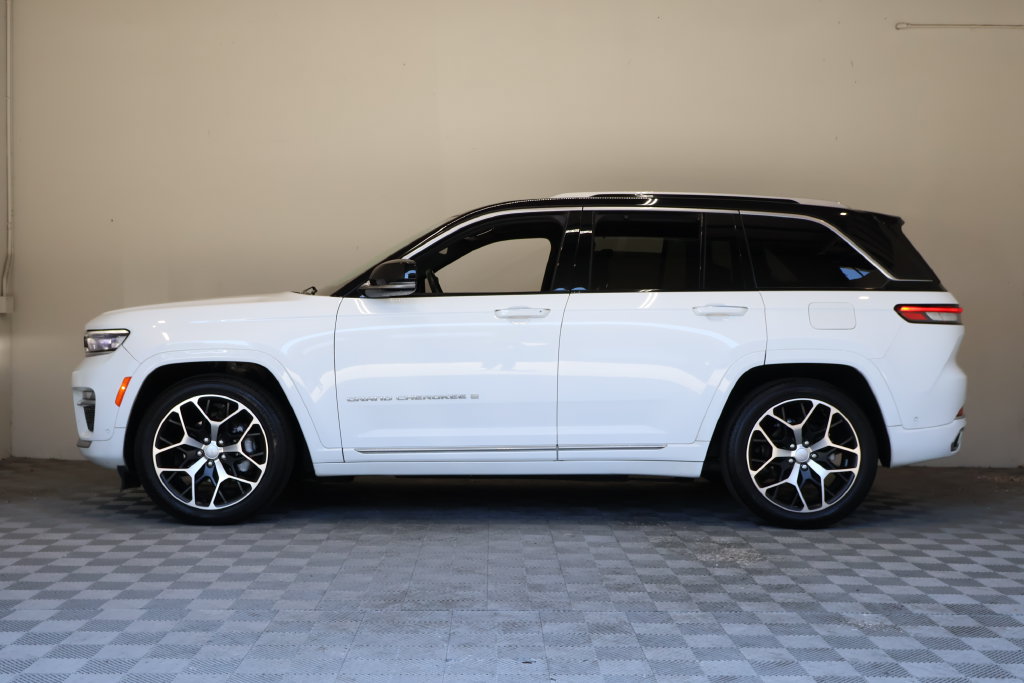 Used 2022 Jeep Grand Cherokee Summit AWD/4WD image 7