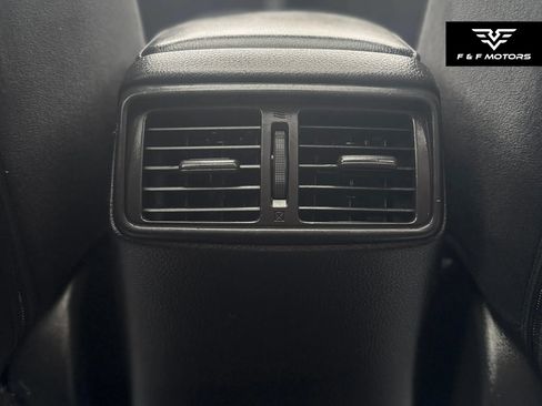 Used 2015 Nissan Rogue SV w/ SV Premium Package FWD image 29