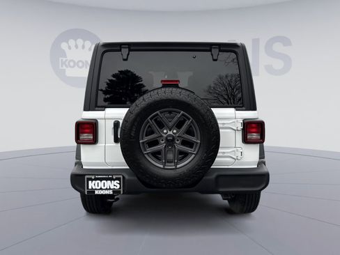 Used 2025 Jeep Wrangler Sport S image 4