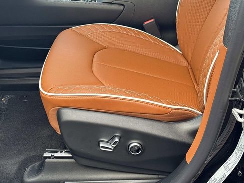 New 2026 Chrysler Pacifica Pinnacle image 28
