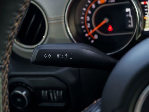 Used 2022 Jeep Wrangler Unlimited Sahara image 22